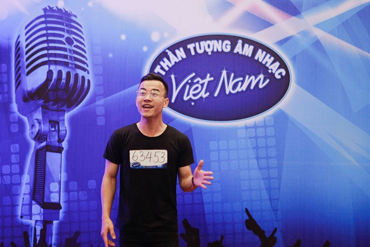 Trong Hieu tiep lua cho thi sinh vong so loai Vietnam Idol-Hinh-11